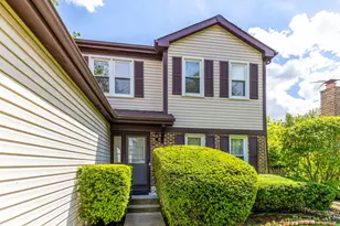 135 Newtown Dr, Buffalo Grove, IL 60089 - Photo 3