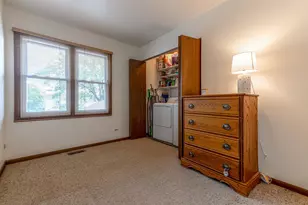 135 Newtown Dr, Buffalo Grove, IL 60089 - Photo 25