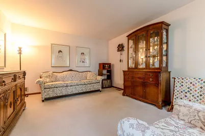 135 Newtown Drive, Buffalo Grove, IL 60089 - Photo 7