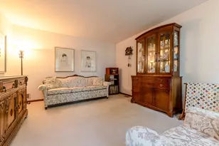 135 Newtown Dr, Buffalo Grove, IL 60089 - Photo 7