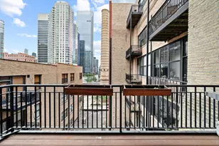 226 N Clinton St, Chicago, IL 60661 - Photo 13