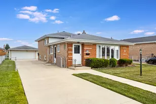6117 W 80th Street W, Burbank, IL 60459 - Photo 1