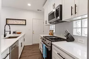 1245 N Orleans St, Chicago, IL 60610 - Photo 9