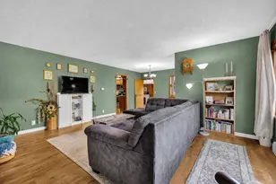 902 E Vine St, Leroy, IL 61752 - Photo 5