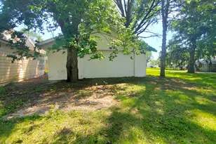 802 Locust St, Prophetstown, IL 61277 - Photo 5