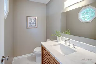 1252 Briarwood Ln, Libertyville, IL 60048 - Photo 7