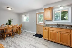 1701 Hartmann Dr, Schaumburg, IL 60193 - Photo 7