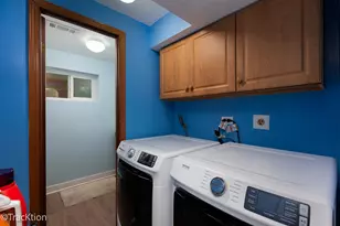 1701 Hartmann Dr, Schaumburg, IL 60193 - Photo 17