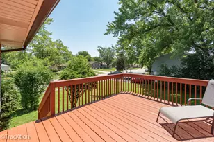1701 Hartmann Dr, Schaumburg, IL 60193 - Photo 19