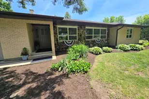 2720 N Bayview Ln, McHenry, IL 60051 - Photo 3