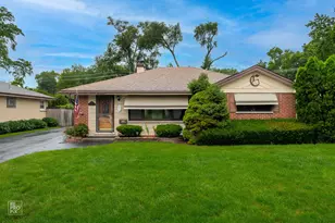 1012 Marshall Dr, Des Plaines, IL 60016 - Photo 1