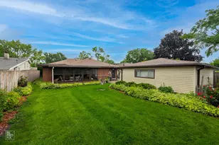 1012 Marshall Dr, Des Plaines, IL 60016 - Photo 19