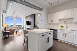 720 N Larrabee St, Chicago, IL 60654 - Photo 3