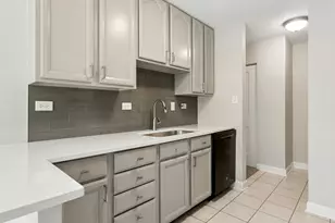 2642 N Windsor Dr, Arlington Heights, IL 60004 - Photo 5
