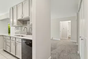 2642 N Windsor Dr, Arlington Heights, IL 60004 - Photo 3