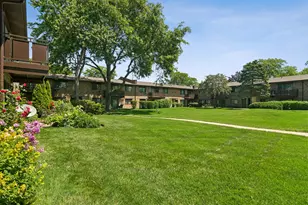 2642 N Windsor Dr, Arlington Heights, IL 60004 - Photo 19
