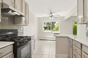 2642 N Windsor Dr, Arlington Heights, IL 60004 - Photo 7