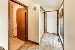 311 S Prospect St, Roselle, IL 60172 - Photo 5