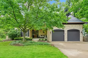 678 Oak St, Glen Ellyn, IL 60137 - Photo 1