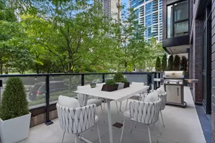 194 N Park Dr, Chicago, IL 60601 - Photo 3
