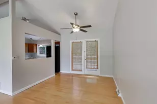 2401 E Thornwood Dr, Lindenhurst, IL 60046 - Photo 5