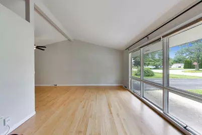 2401 E Thornwood Drive, Lindenhurst, IL 60046 - Photo 3