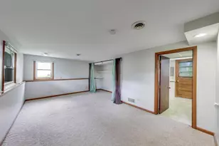 2401 E Thornwood Dr, Lindenhurst, IL 60046 - Photo 17