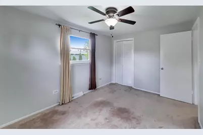 2401 E Thornwood Drive, Lindenhurst, IL 60046 - Photo 11