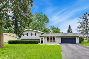 2401 E Thornwood Dr, Lindenhurst, IL 60046 - Photo 1