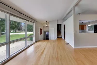 2401 E Thornwood Drive, Lindenhurst, IL 60046 - Photo 7