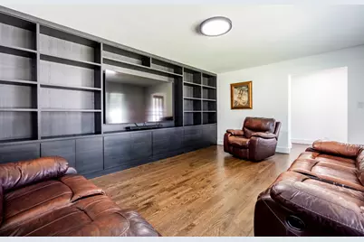6819 N Keystone Avenue, Lincolnwood, IL 60712 - Photo 3