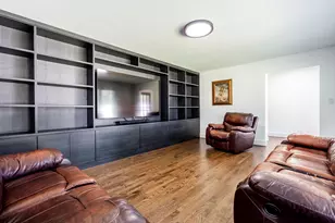 6819 N Keystone Ave, Lincolnwood, IL 60712 - Photo 3