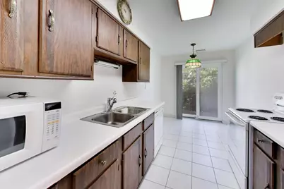 8620 Waukegan Road #303, Morton Grove, IL 60053 - Photo 9