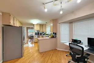 991 Sweetflower Dr, Hoffman Estates, IL 60169 - Photo 5
