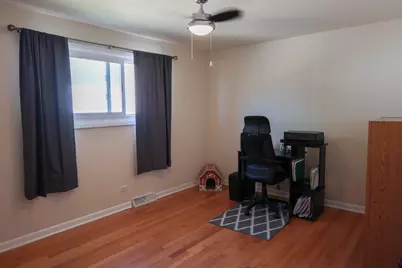 240 Brentwood Drive, Des Plaines, IL 60016 - Photo 19