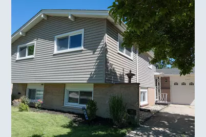 240 Brentwood Drive, Des Plaines, IL 60016 - Photo 1