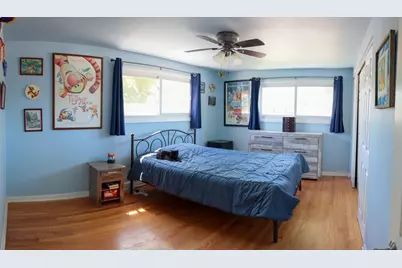 240 Brentwood Drive, Des Plaines, IL 60016 - Photo 23
