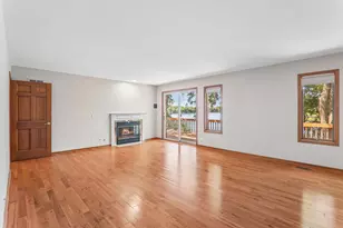 200 N Shore Dr, Oakwood Hills, IL 60013 - Photo 9