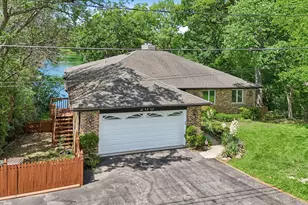 200 N Shore Dr, Oakwood Hills, IL 60013 - Photo 1