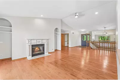 200 N Shore Drive, Oakwood Hills, IL 60013 - Photo 3
