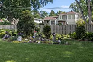 1825 E Sitka Ln E, Mount Prospect, IL 60056 - Photo 17