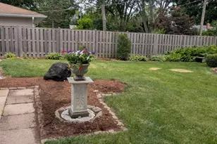1825 E Sitka Ln E, Mount Prospect, IL 60056 - Photo 21