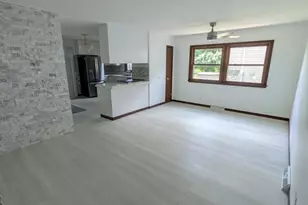 1825 E Sitka Ln E, Mount Prospect, IL 60056 - Photo 5