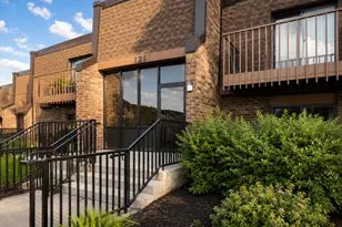 121 Mullingar Ct, Schaumburg, IL 60193 - Photo 1