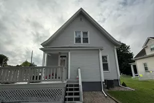1005 S Center St, Bloomington, IL 61701 - Photo 3