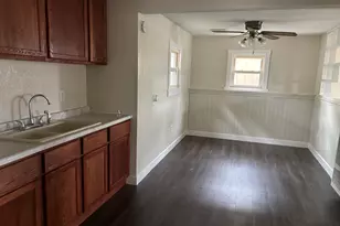 247 E Holmes St, Paxton, IL 60957 - Photo 3
