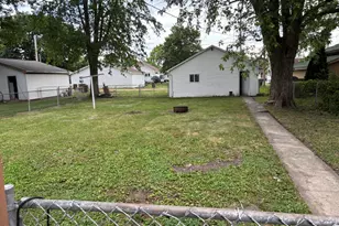 247 E Holmes St, Paxton, IL 60957 - Photo 15