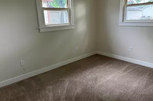 247 E Holmes St, Paxton, IL 60957 - Photo 9