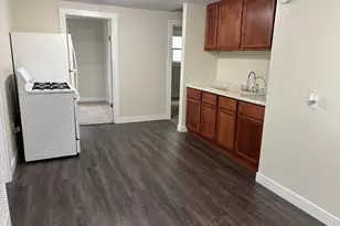 247 E Holmes St, Paxton, IL 60957 - Photo 5