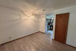 581 Burlington Ave, Clarendon Hills, IL 60514 - Photo 3